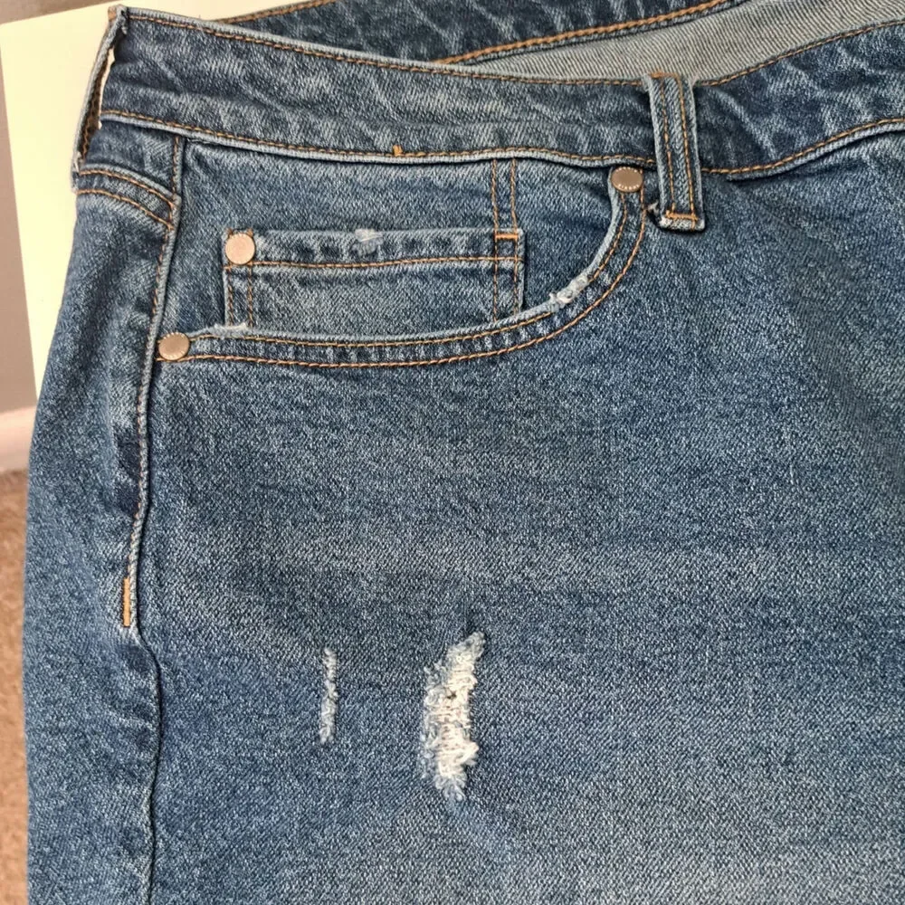 Torrid Denim Mid Rise 5" Blue Jean Shorts Women's Plus 20 - Picture 3 of 8